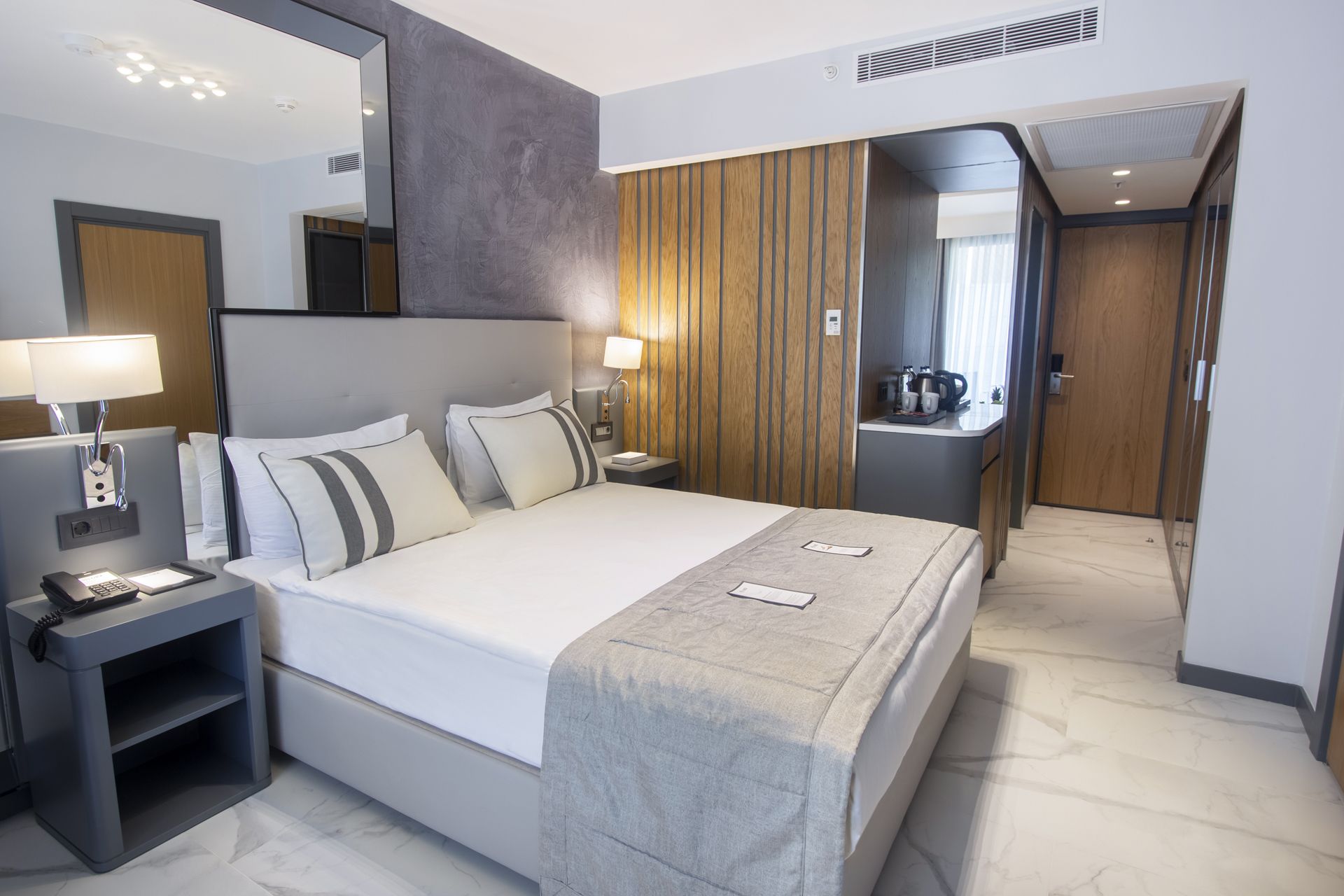 Deluxe Oda, Büyük Yataklı, Orman ve Biyolojik Gölet Manzaralı